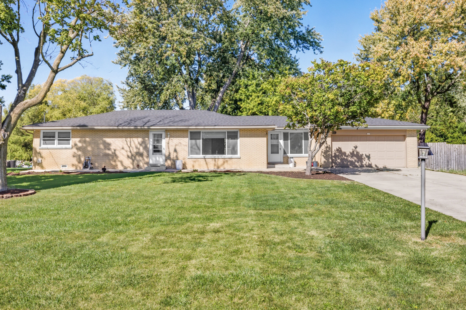 19 Brookside Lane, Bristol, IL 60512