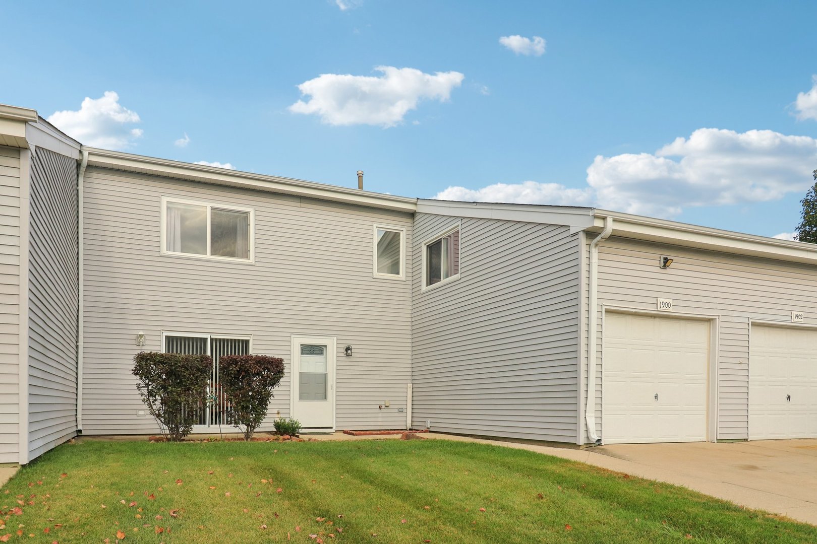 1900 Basswood Lane, Glendale Heights, IL 60139