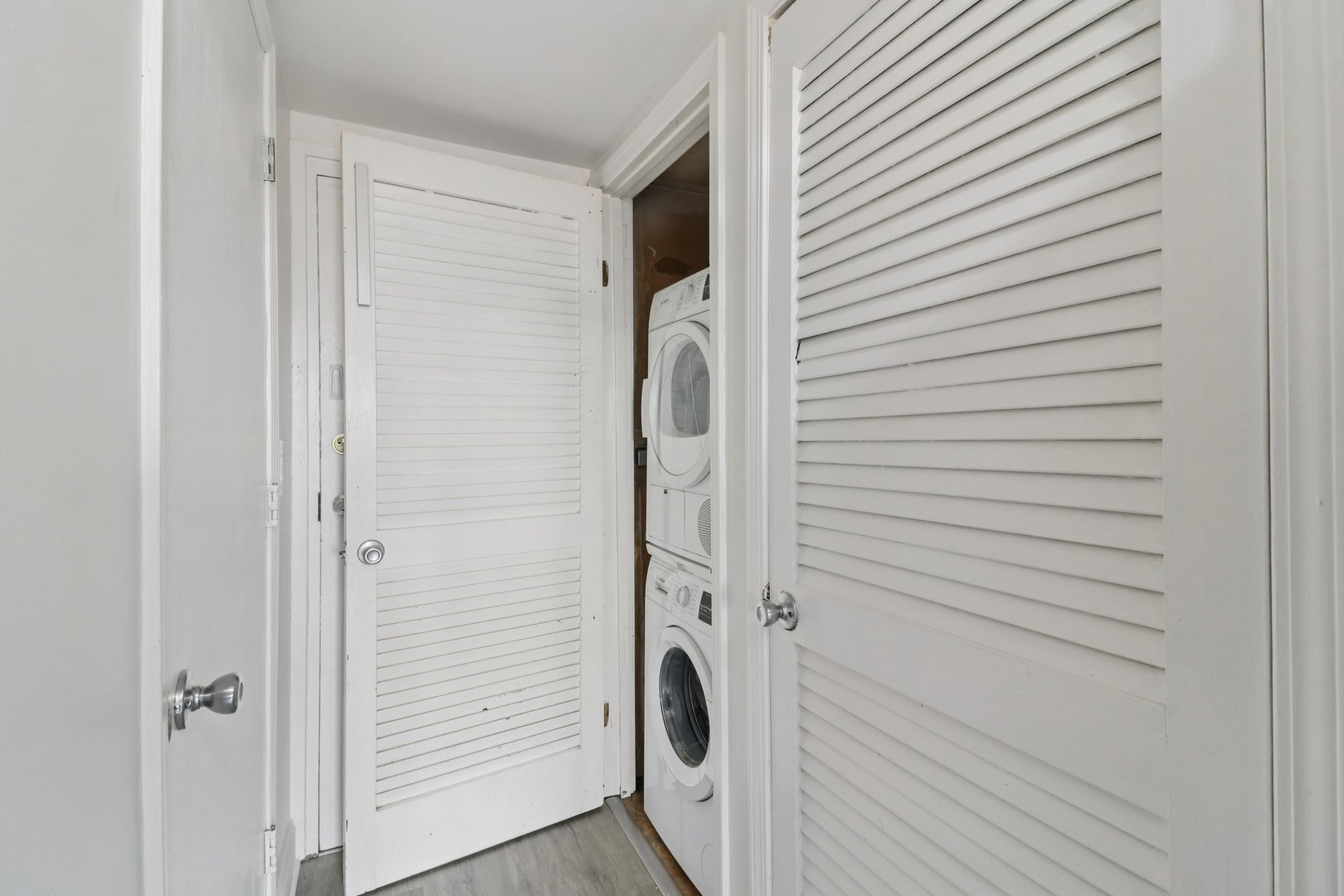 1900 Basswood Lane, Glendale Heights, IL 60139