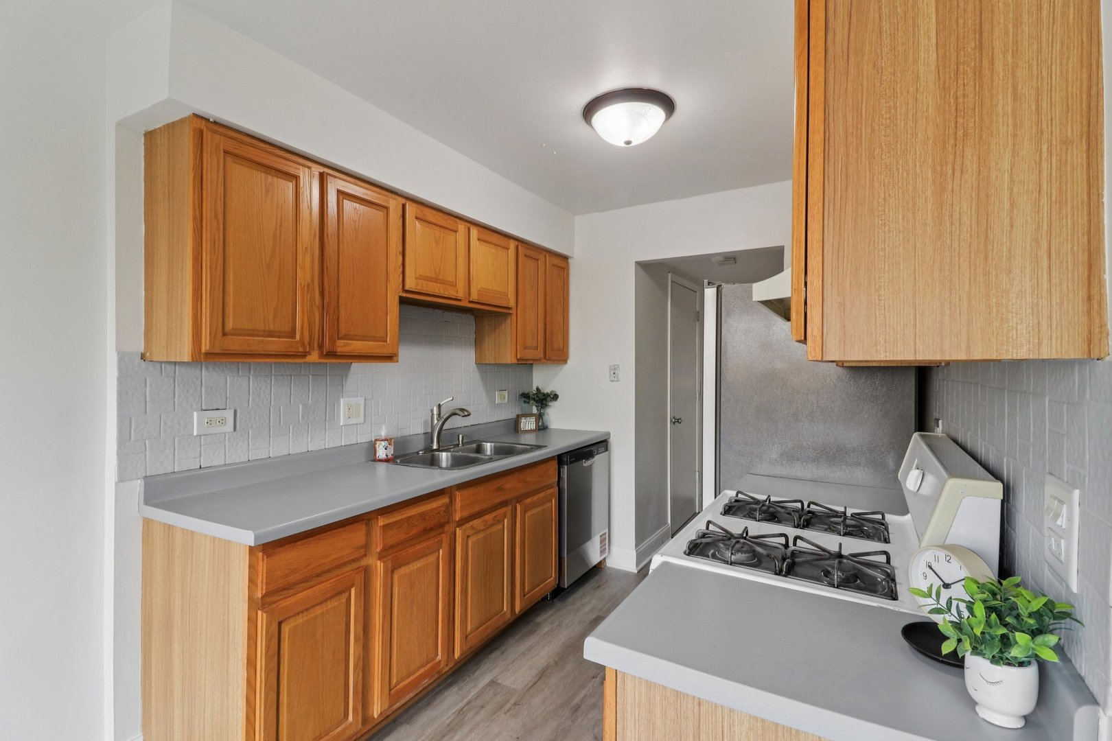 1900 Basswood Lane, Glendale Heights, IL 60139