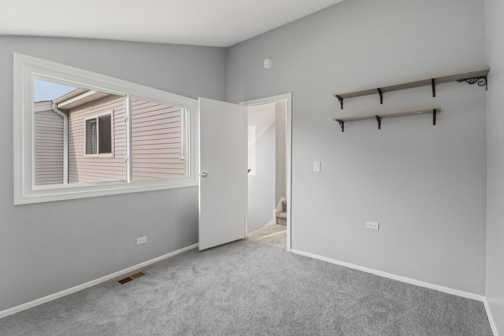 1900 Basswood Lane, Glendale Heights, IL 60139