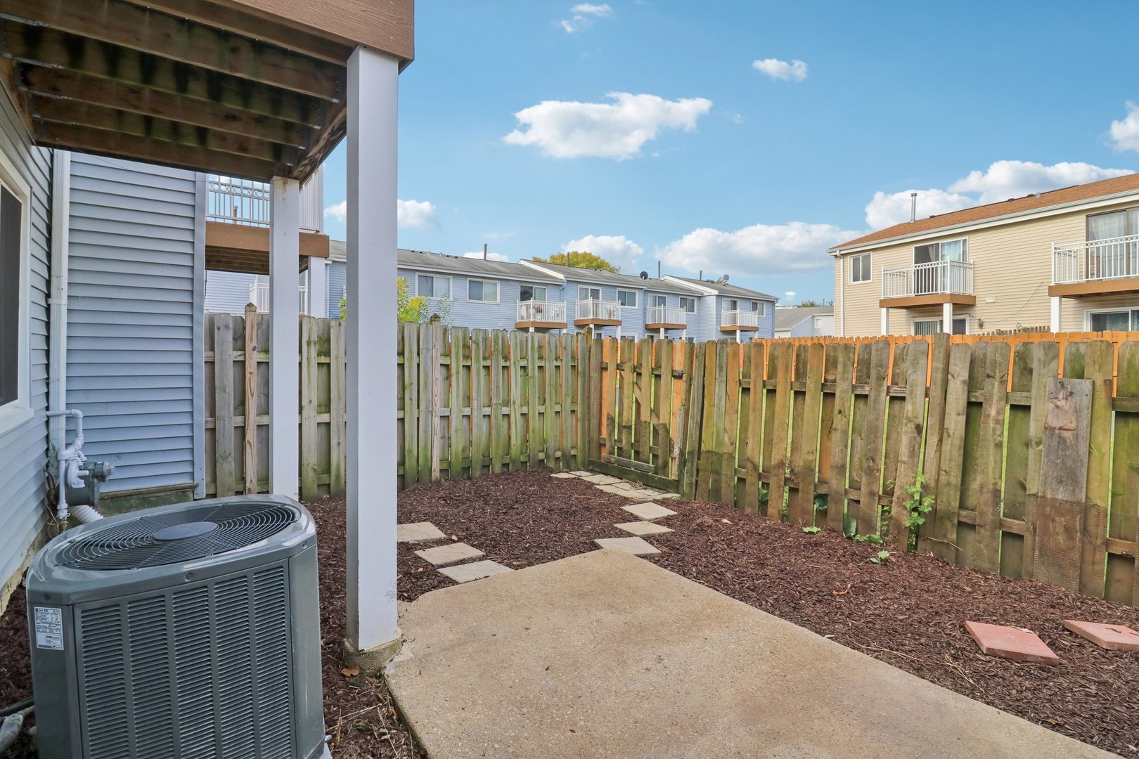 1900 Basswood Lane, Glendale Heights, IL 60139