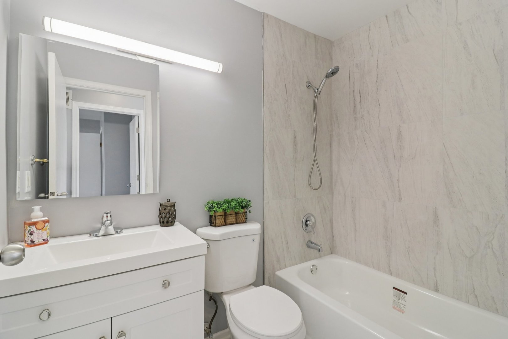 1900 Basswood Lane, Glendale Heights, IL 60139