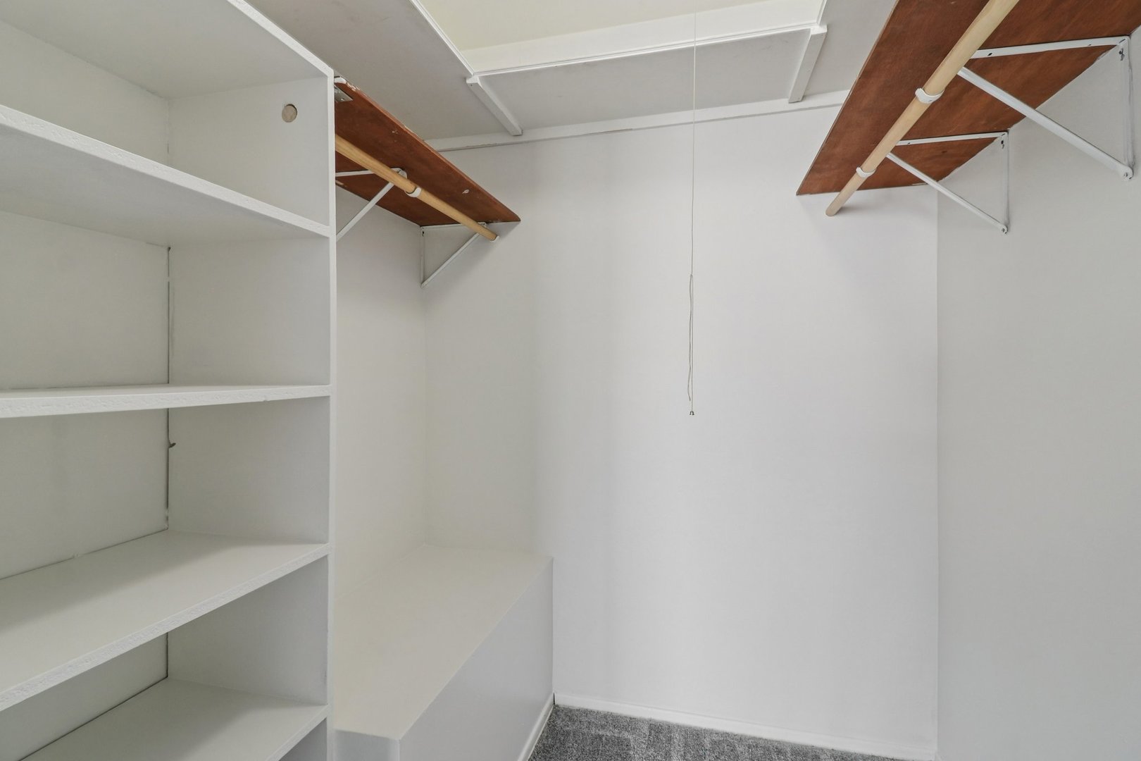 1900 Basswood Lane, Glendale Heights, IL 60139