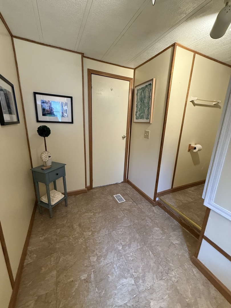 608 Tanglewood Road, Matteson, IL 60443