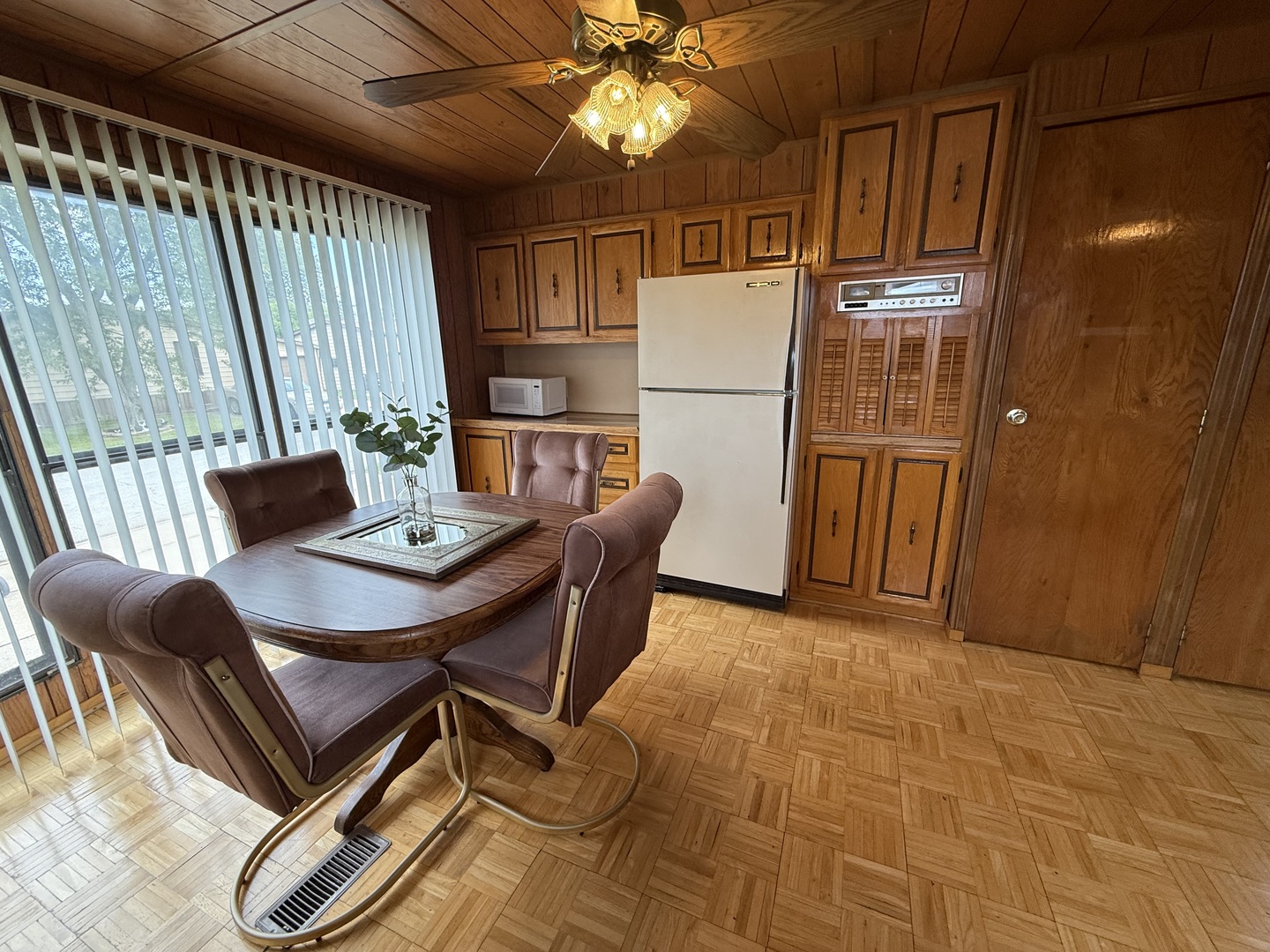 608 Tanglewood Road, Matteson, IL 60443