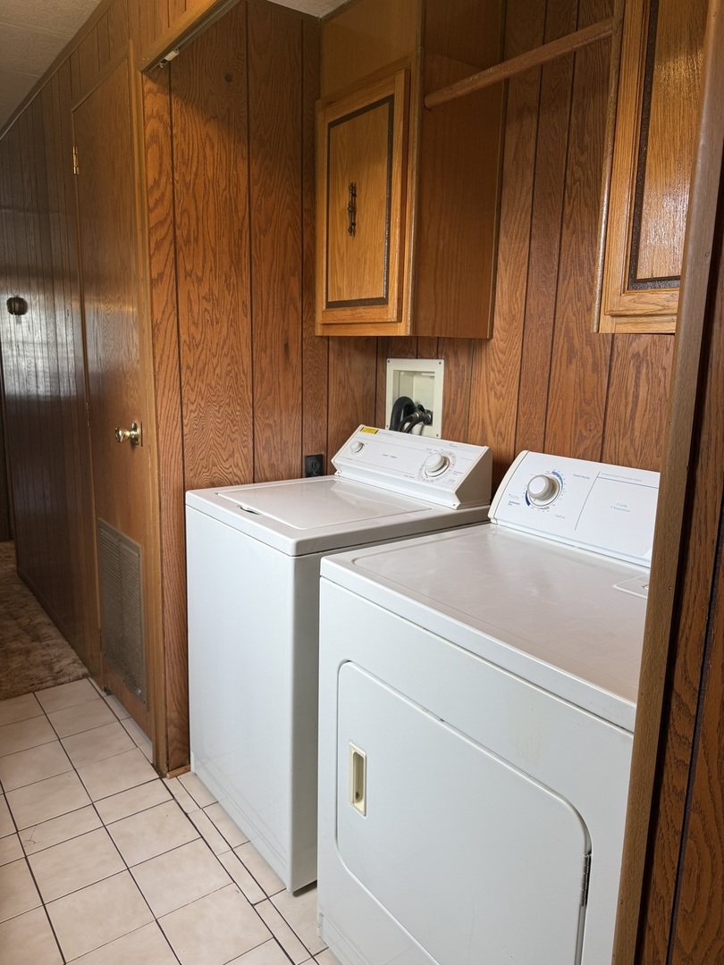 608 Tanglewood Road, Matteson, IL 60443