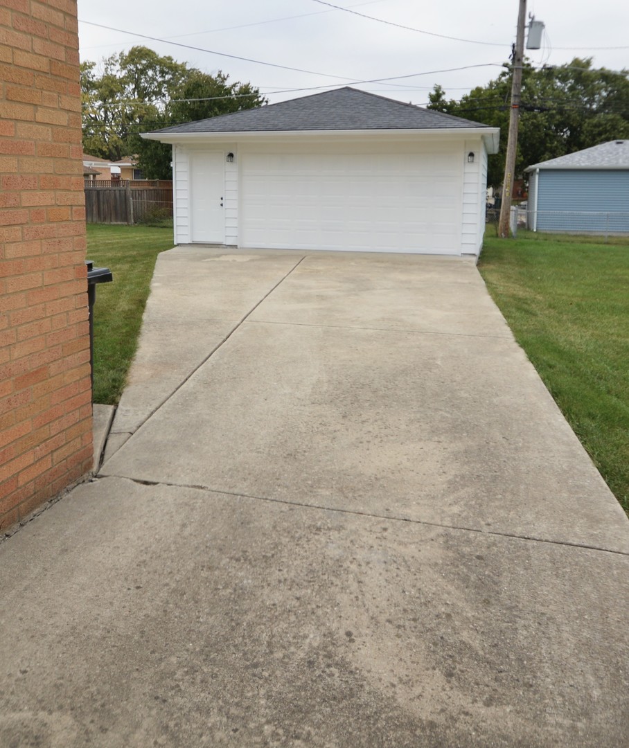 11148 Shelley Street, Westchester, IL 60154