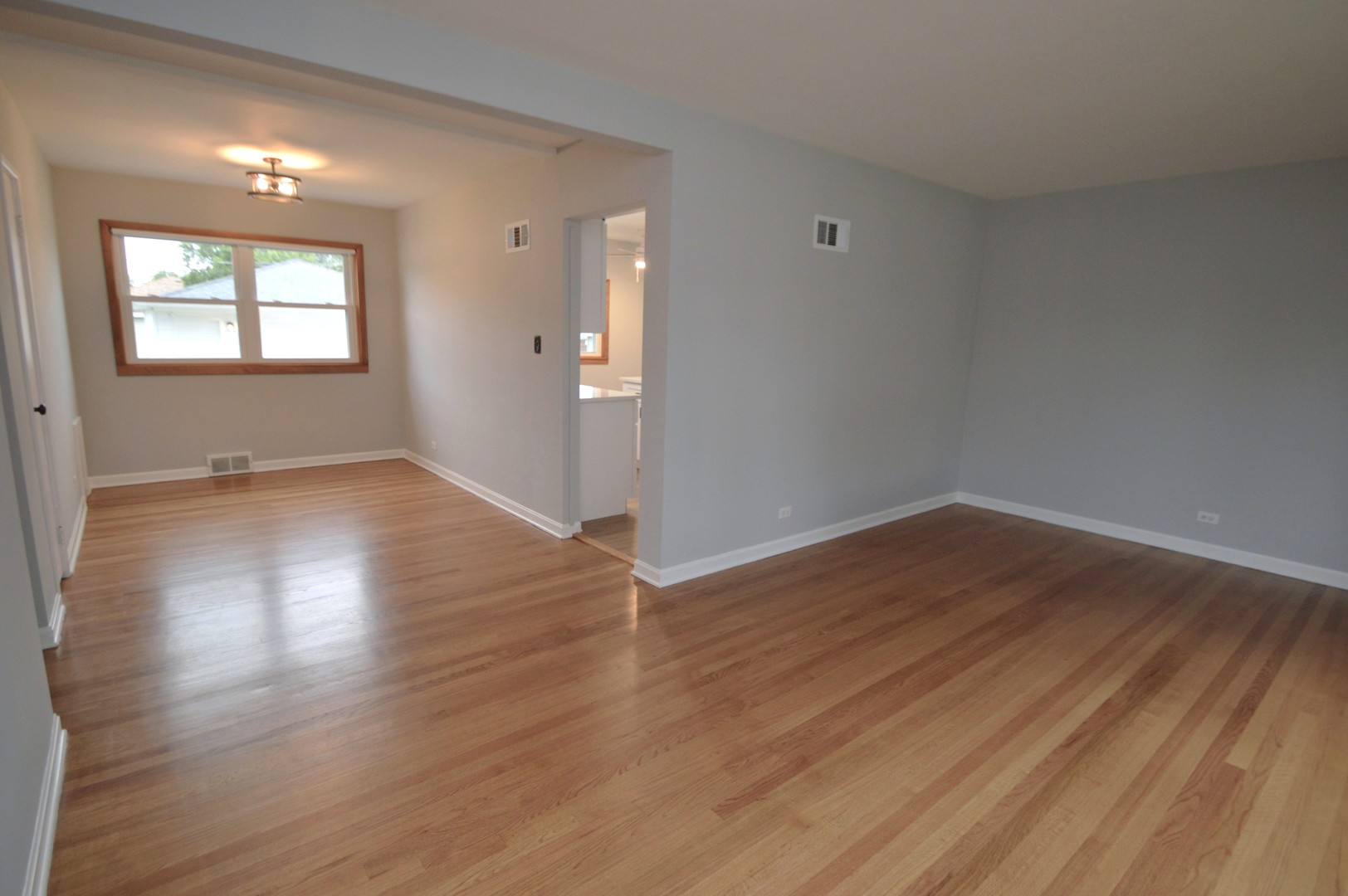 11148 Shelley Street, Westchester, IL 60154