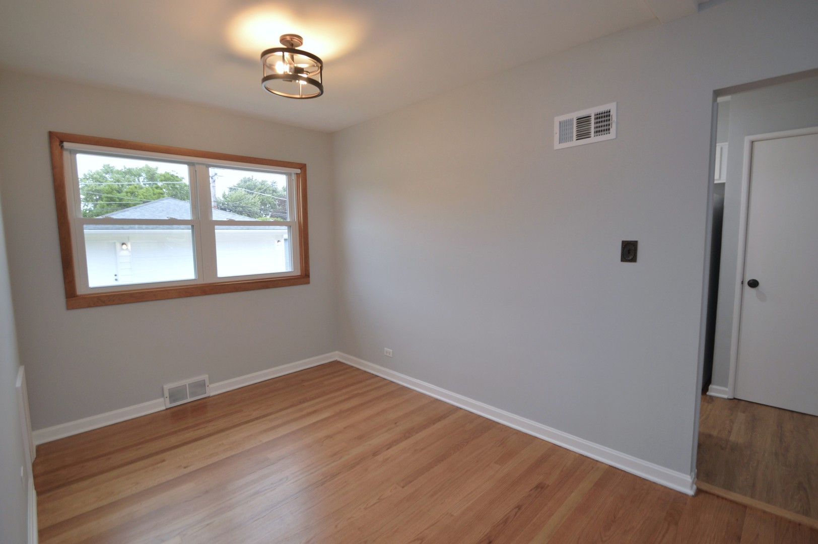 11148 Shelley Street, Westchester, IL 60154