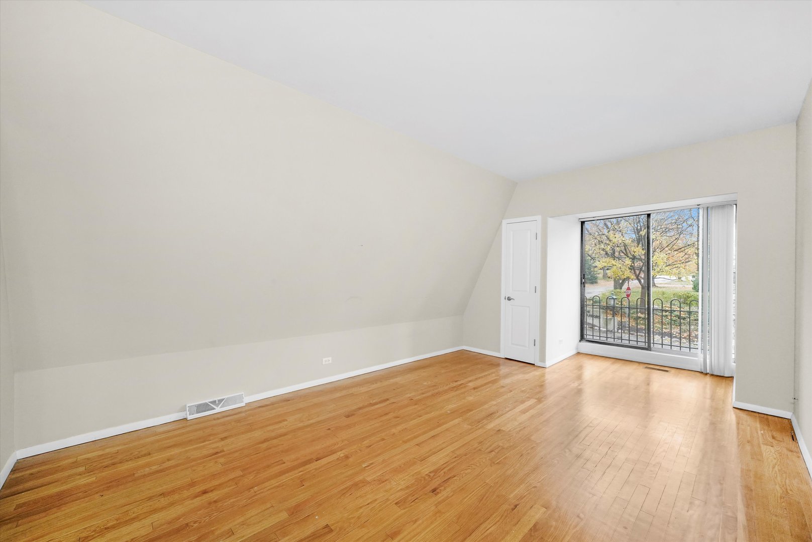 406 Lageschulte Street, Barrington, IL 60010