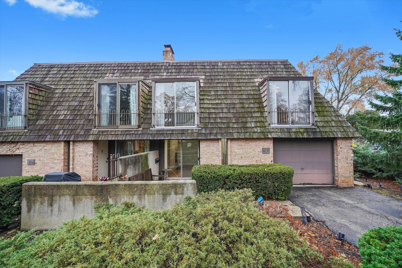 406 Lageschulte Street, Barrington, IL 60010