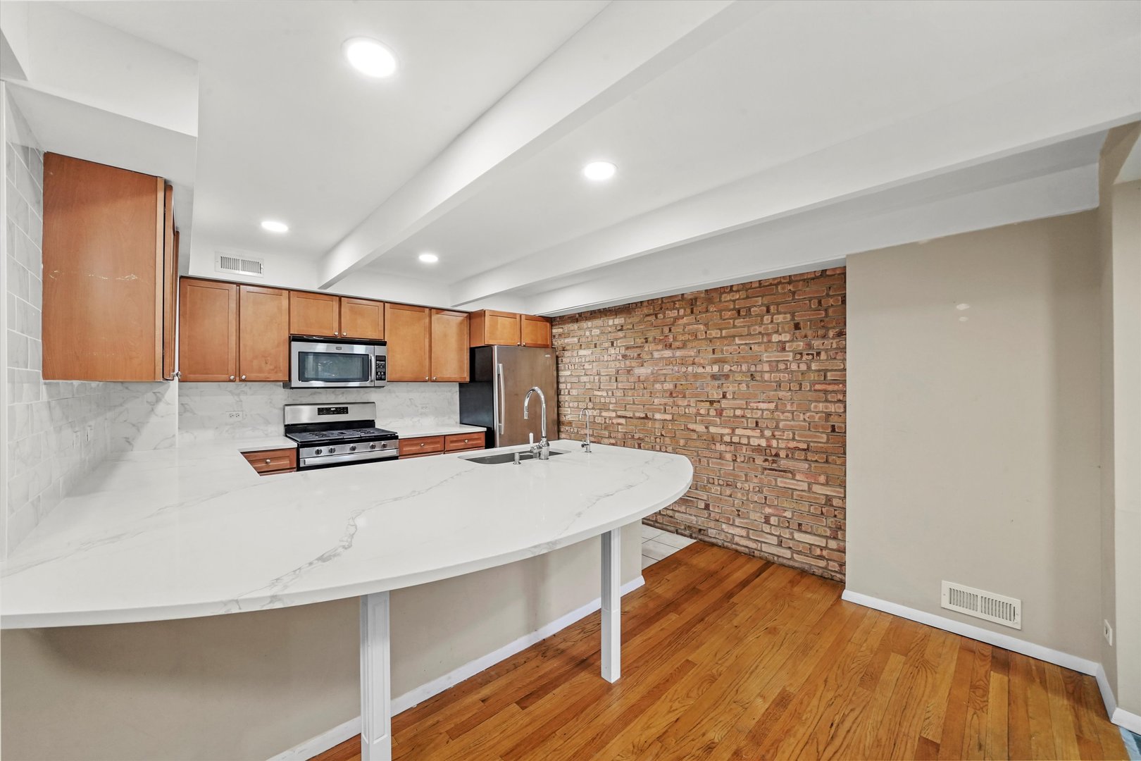 406 Lageschulte Street, Barrington, IL 60010