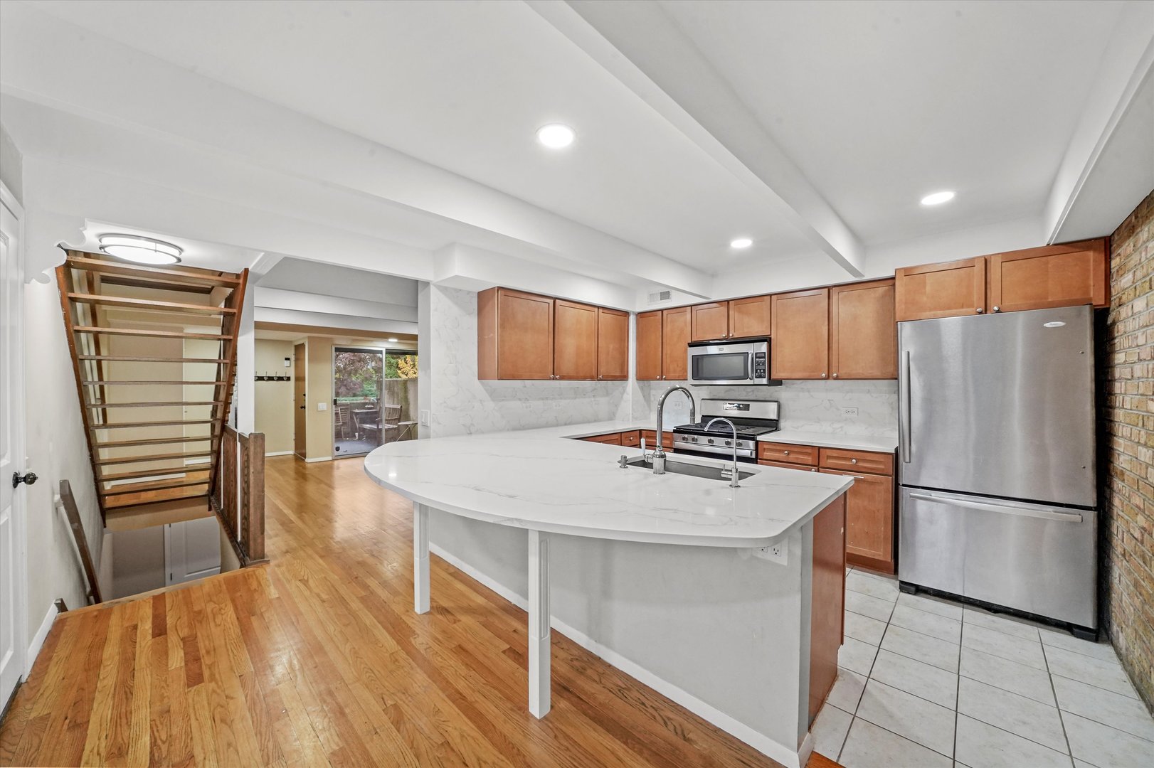 406 Lageschulte Street, Barrington, IL 60010