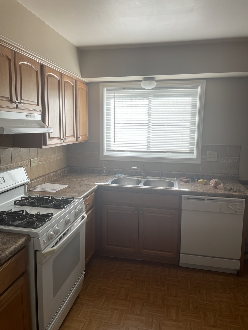 99 E DUNDEE Road #2S, Wheeling, IL 60090