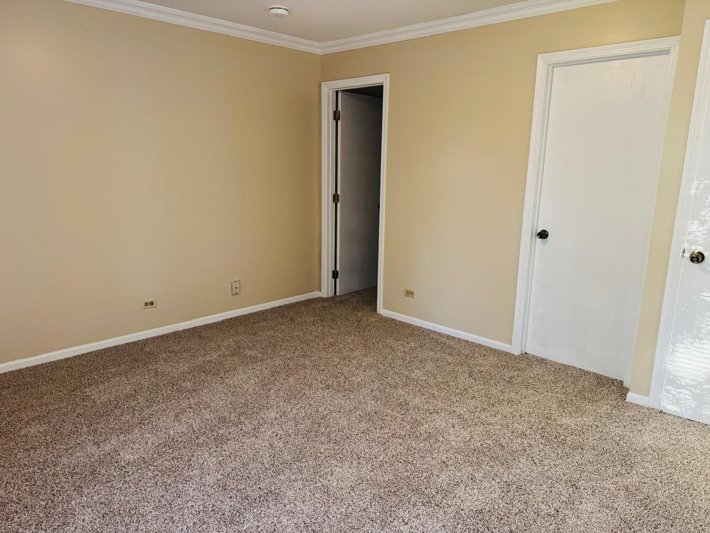 216 Iris Drive, Streamwood, IL 60107