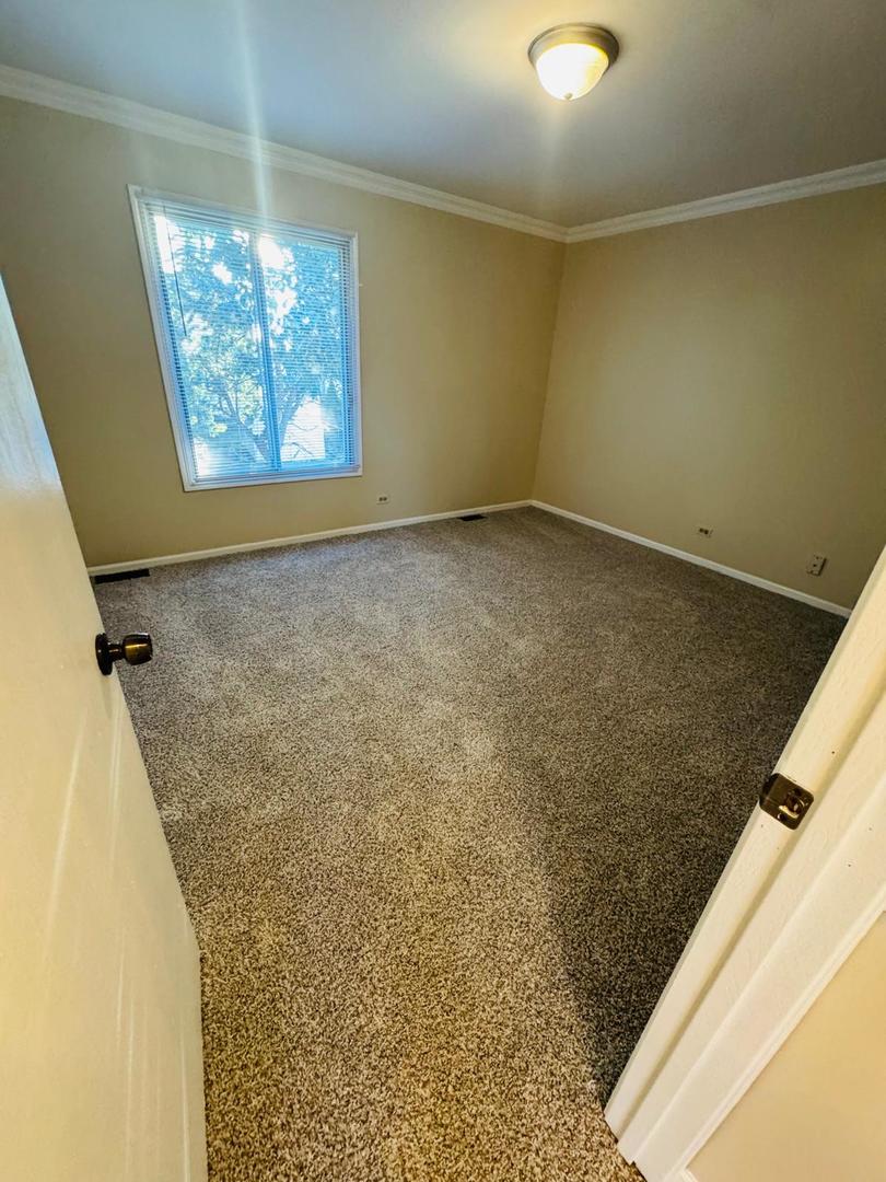 216 Iris Drive, Streamwood, IL 60107