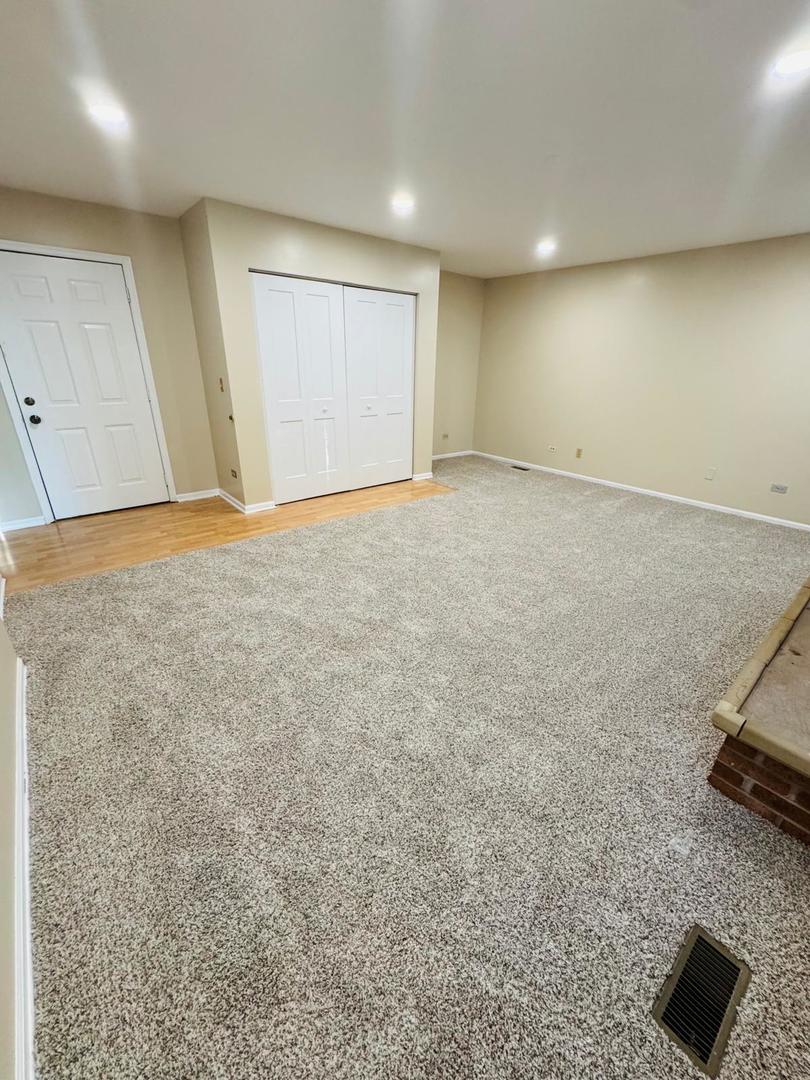 216 Iris Drive, Streamwood, IL 60107