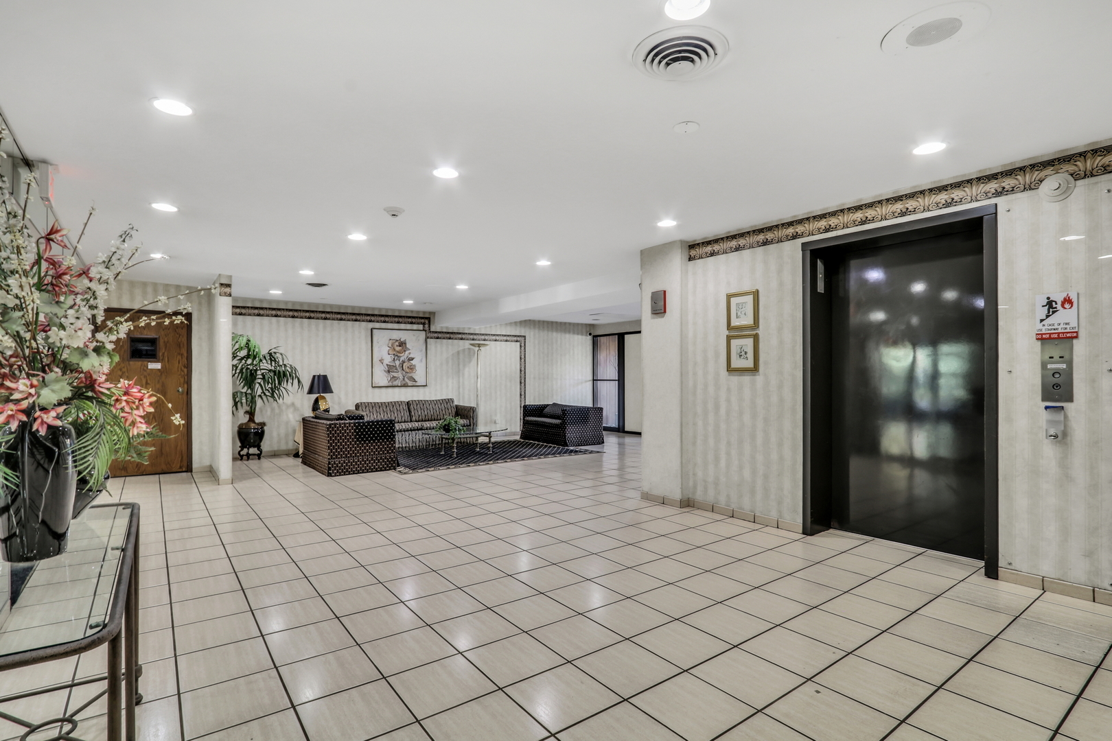 7601 N Lincoln Avenue #511, Skokie, IL 60077