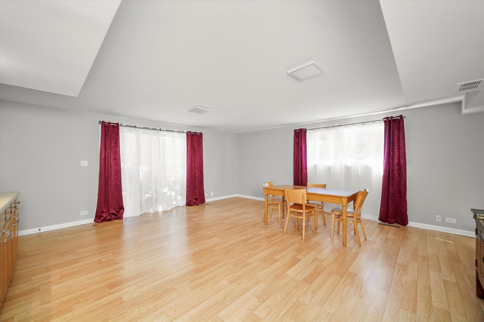 7713 Arcadia Street, Morton Grove, IL 60053