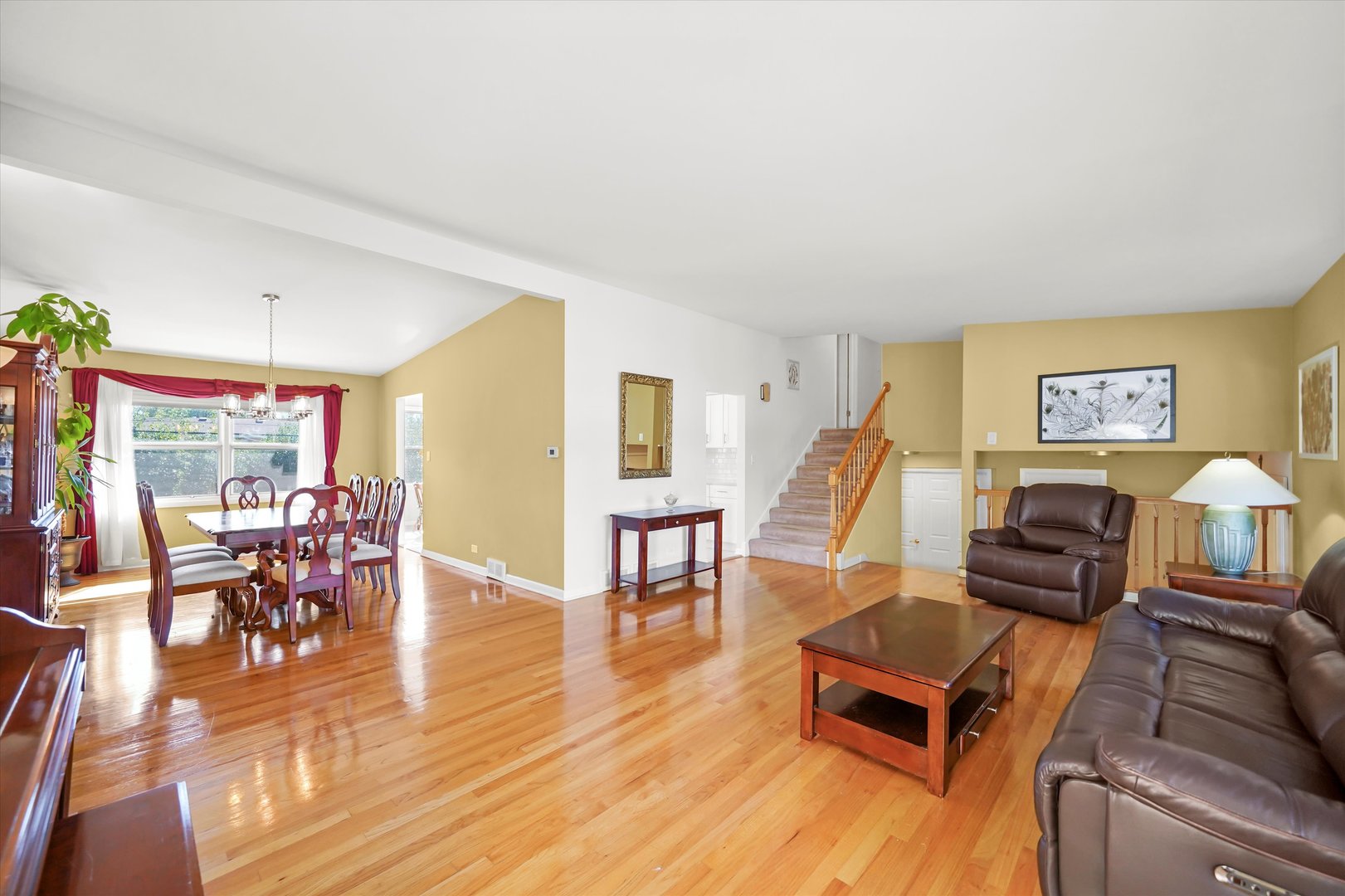 7713 Arcadia Street, Morton Grove, IL 60053