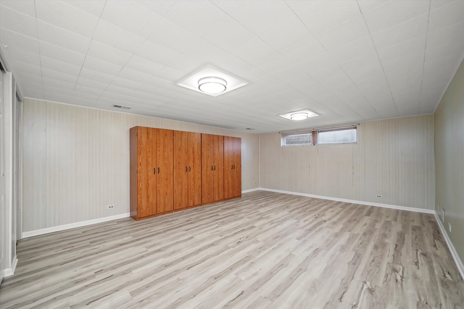 7713 Arcadia Street, Morton Grove, IL 60053