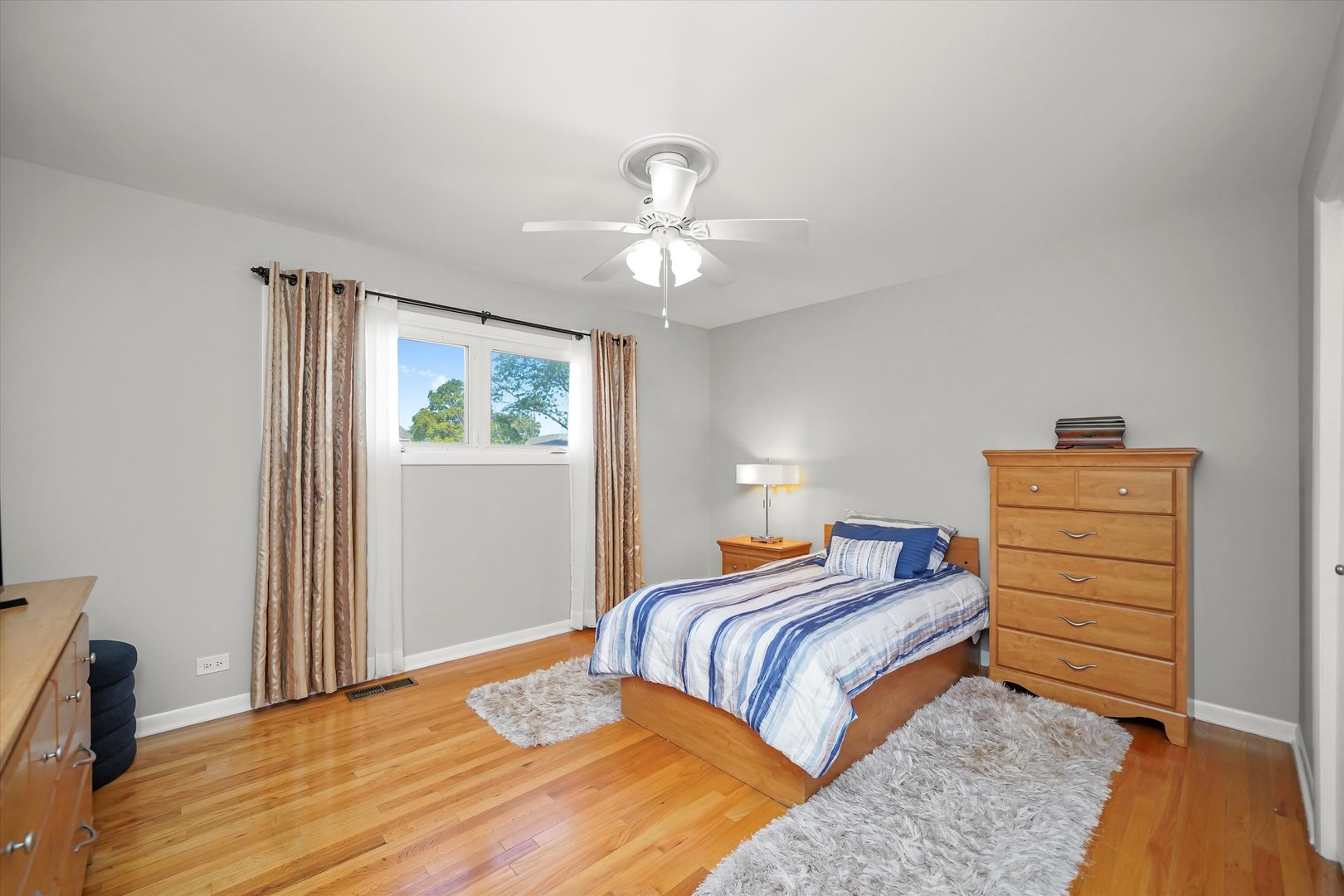 7713 Arcadia Street, Morton Grove, IL 60053