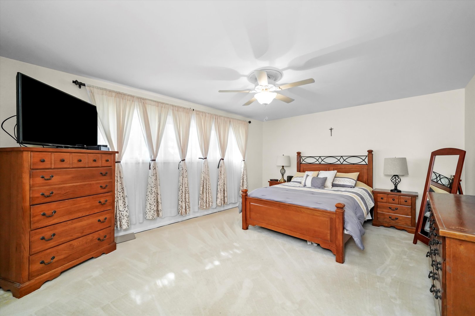 7713 Arcadia Street, Morton Grove, IL 60053