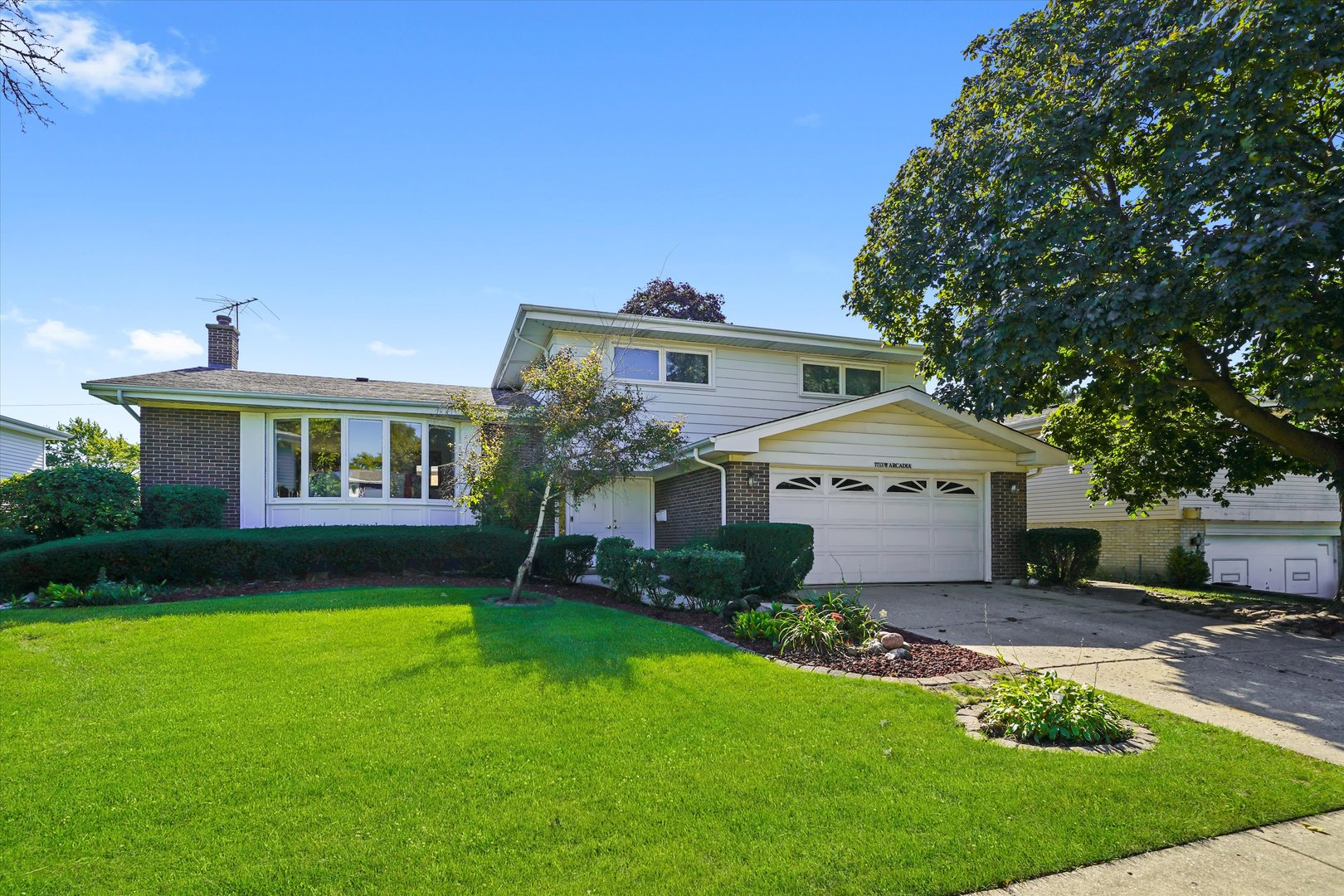 7713 Arcadia Street, Morton Grove, IL 60053