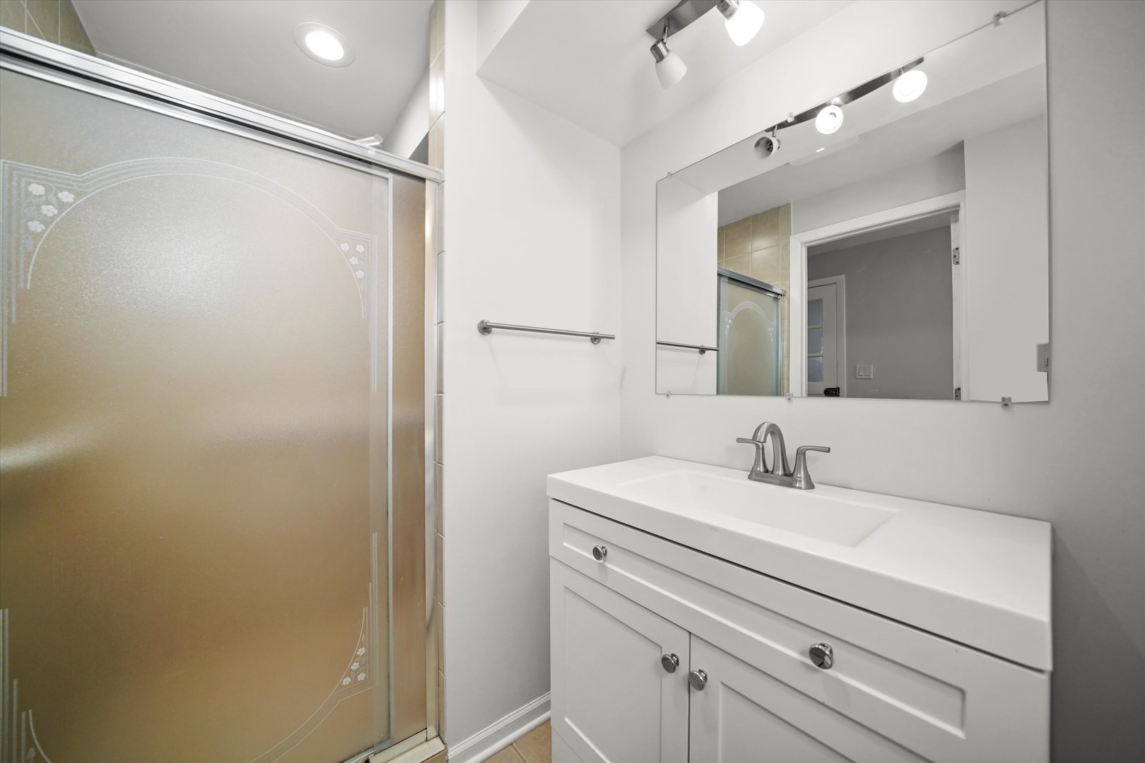 7713 Arcadia Street, Morton Grove, IL 60053