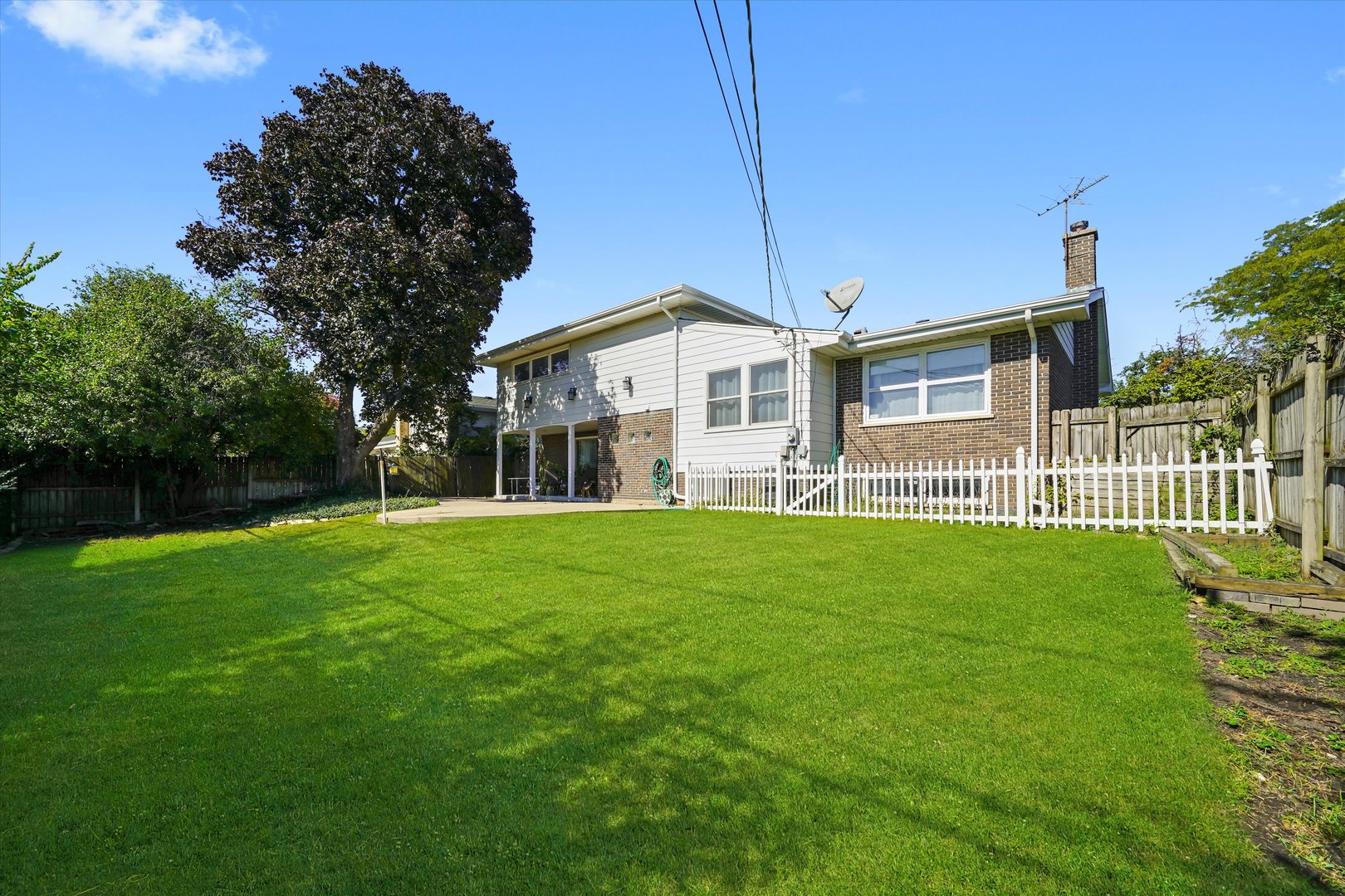 7713 Arcadia Street, Morton Grove, IL 60053