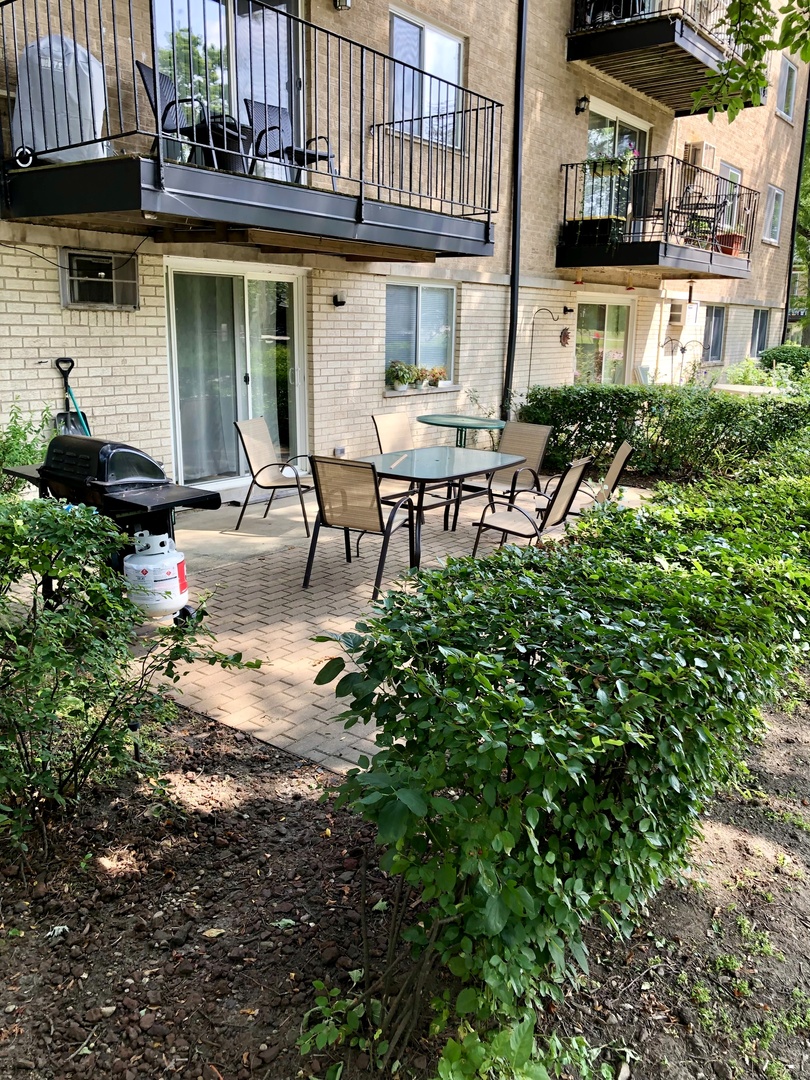 1215 N Waterman Avenue #1J, Arlington Heights, IL 60004