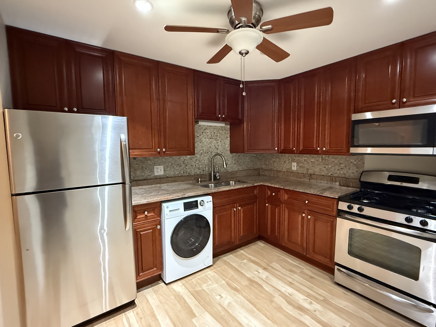 531 Carlysle Drive #9, Clarendon Hills, IL 60514