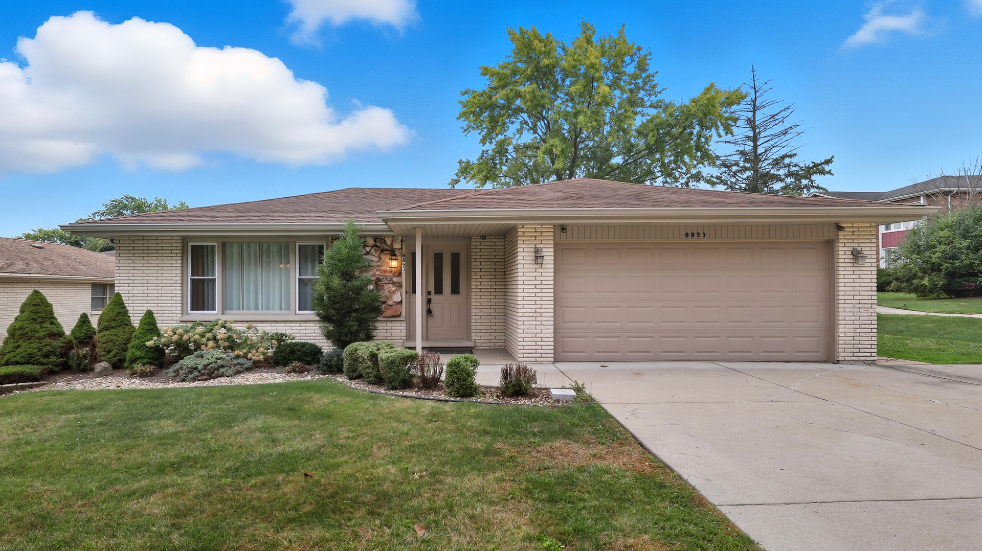 8853 W 97th Street, Palos Hills, IL 60465