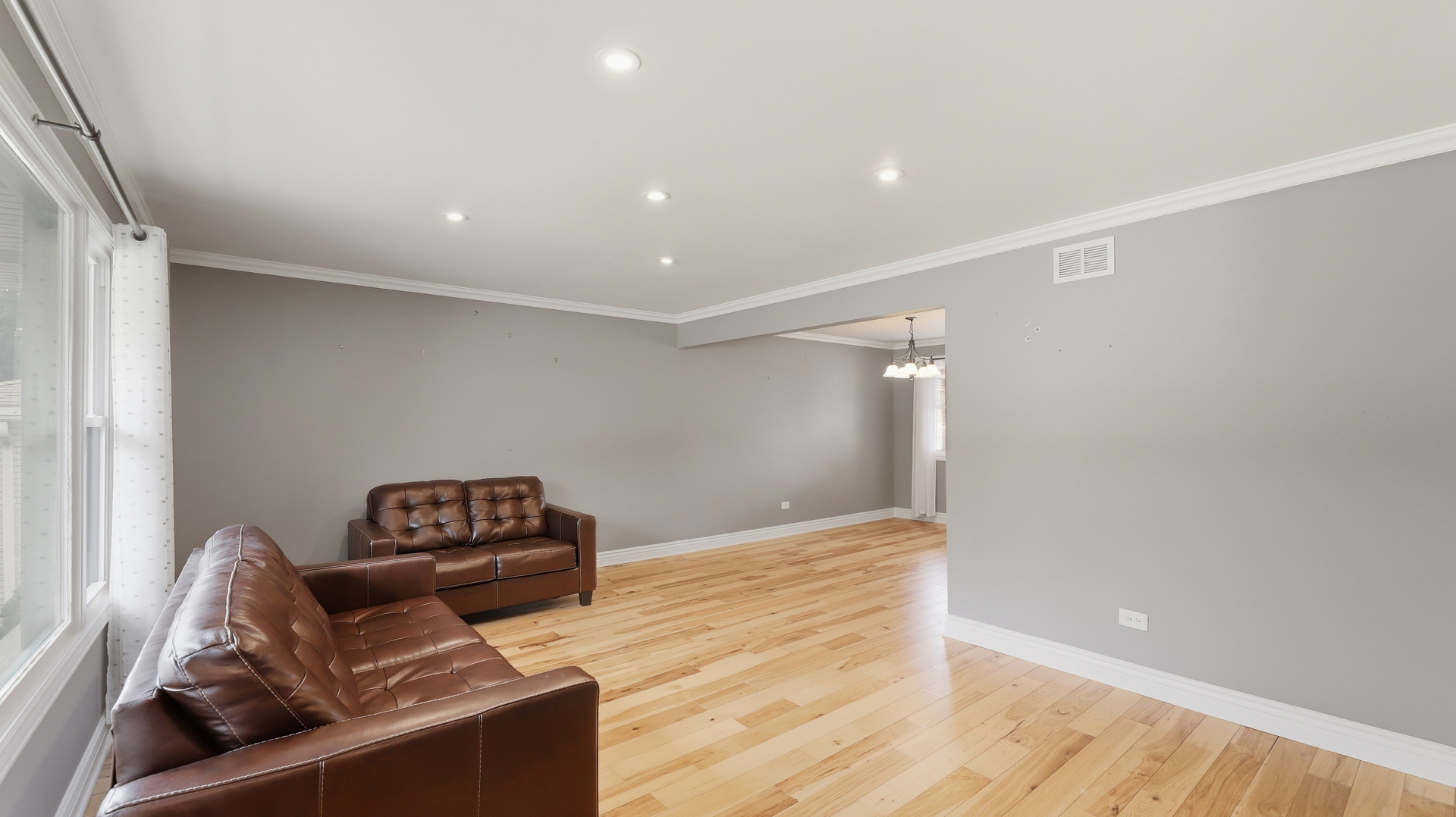 8853 W 97th Street, Palos Hills, IL 60465