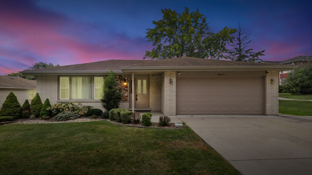 8853 W 97th Street, Palos Hills, IL 60465