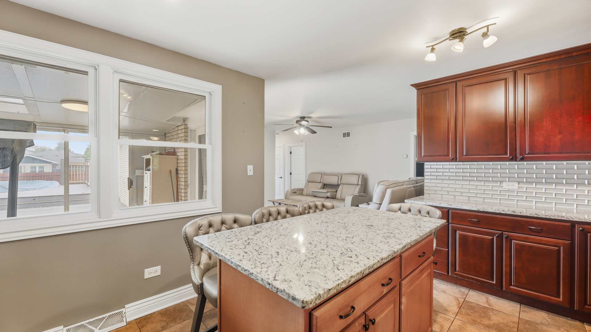 8853 W 97th Street, Palos Hills, IL 60465