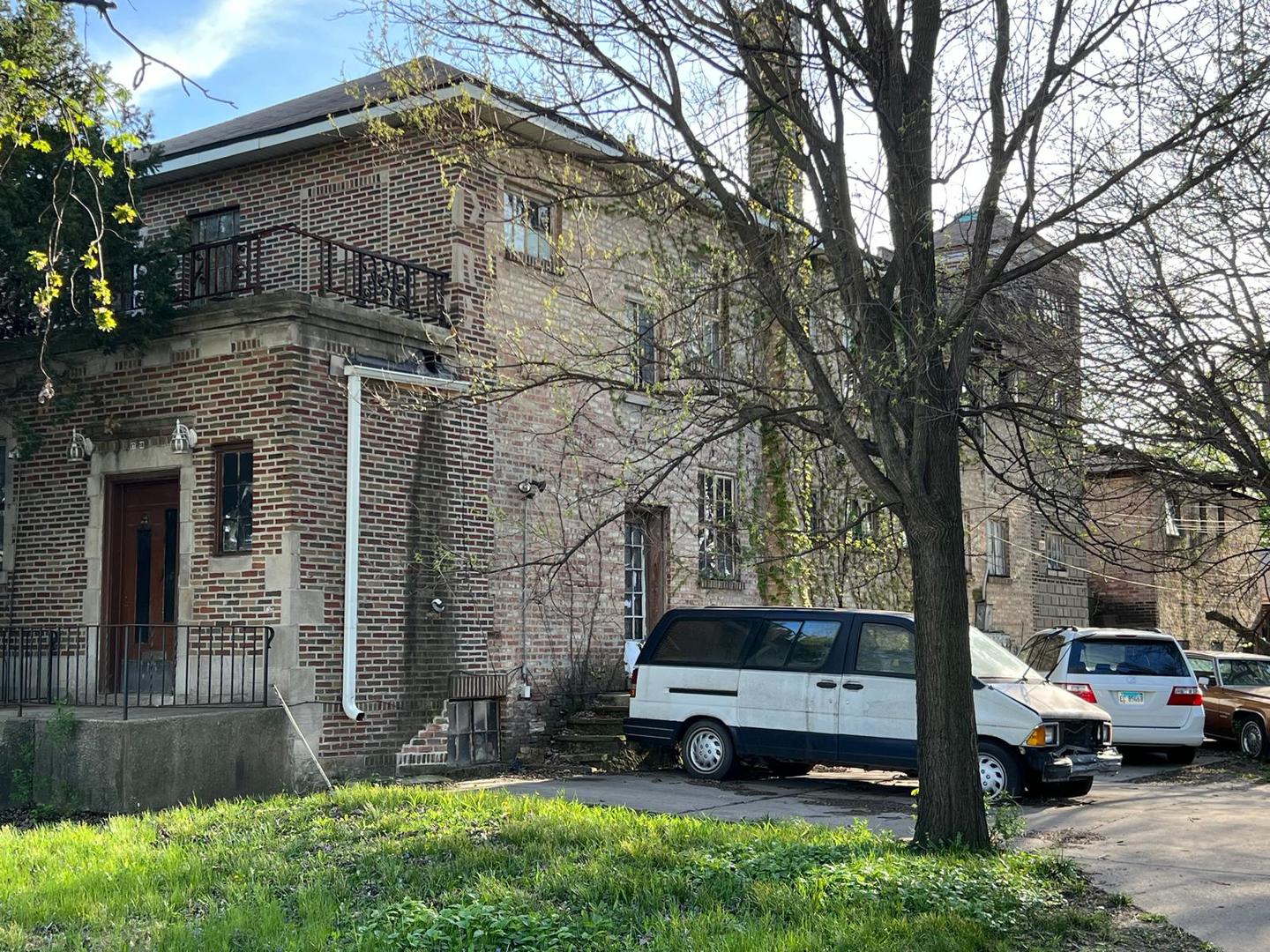 1718 S 6th Avenue, Maywood, IL 60153