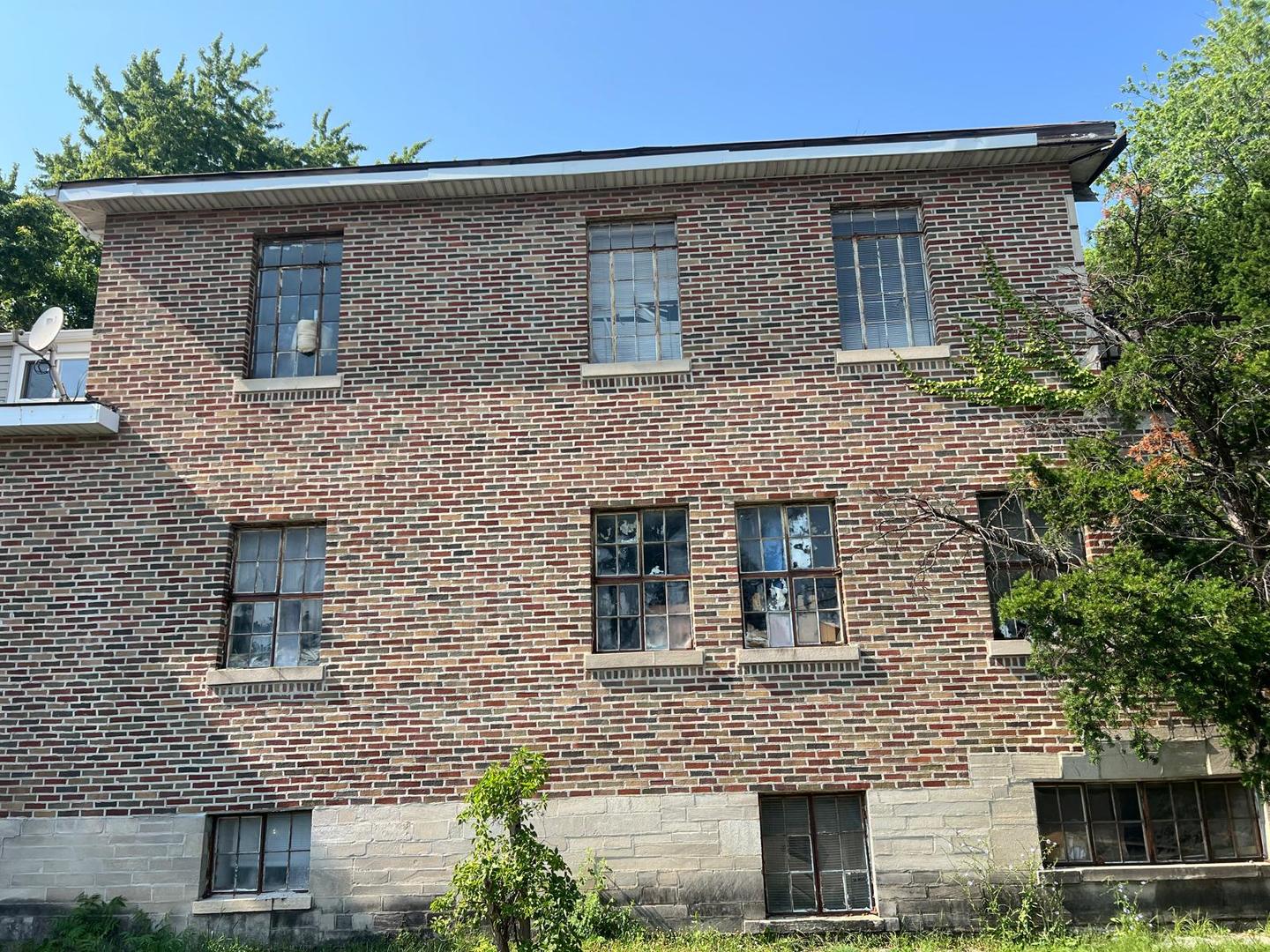 1718 S 6th Avenue, Maywood, IL 60153