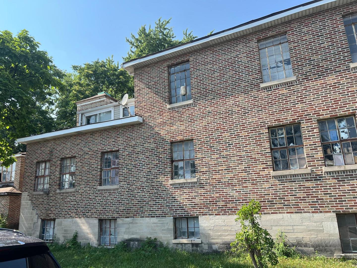 1718 S 6th Avenue, Maywood, IL 60153