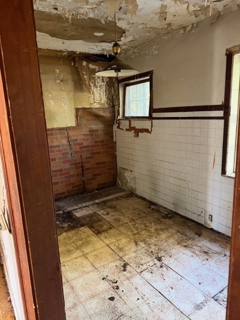 1718 S 6th Avenue, Maywood, IL 60153