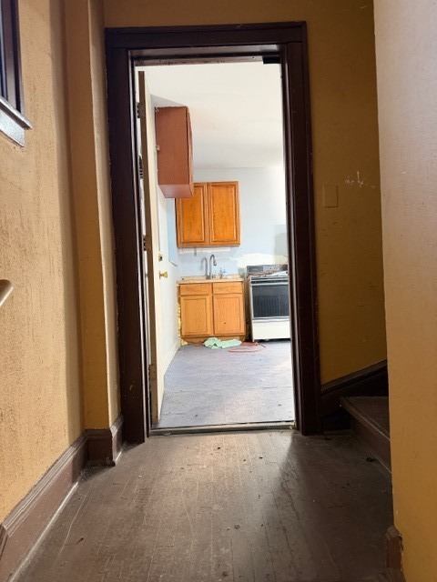 1718 S 6th Avenue, Maywood, IL 60153