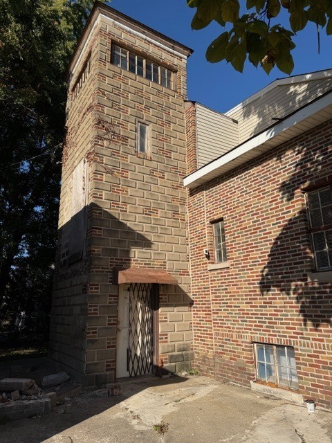 1718 S 6th Avenue, Maywood, IL 60153