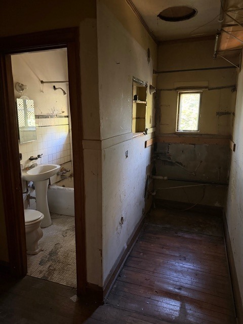 1718 S 6th Avenue, Maywood, IL 60153