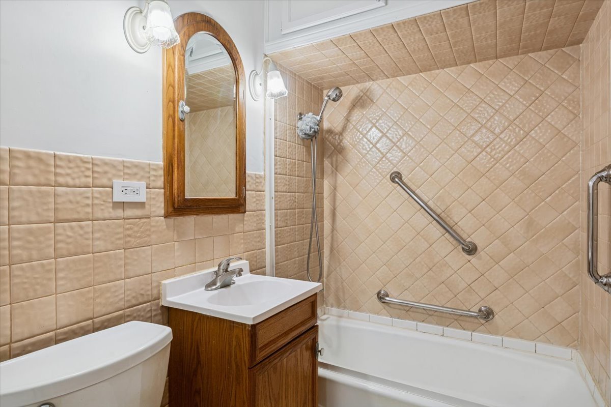 7841 44th Street, Lyons, IL 60534