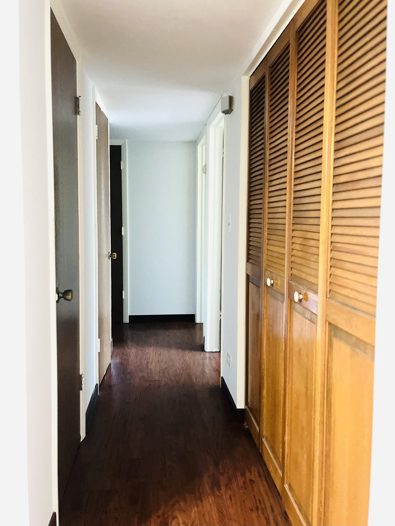 14B Kingery Quarter #207, Willowbrook, IL 60527