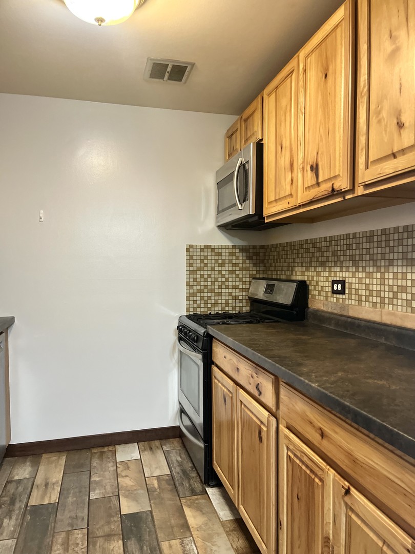 14B Kingery Quarter #207, Willowbrook, IL 60527