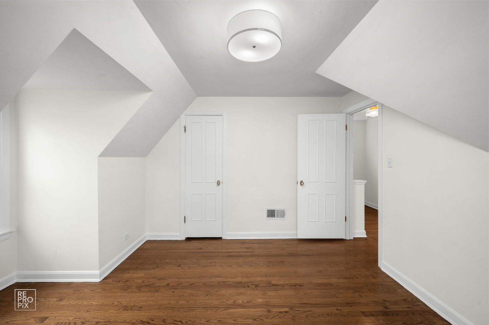 238 Grant Avenue, Clarendon Hills, IL 60514