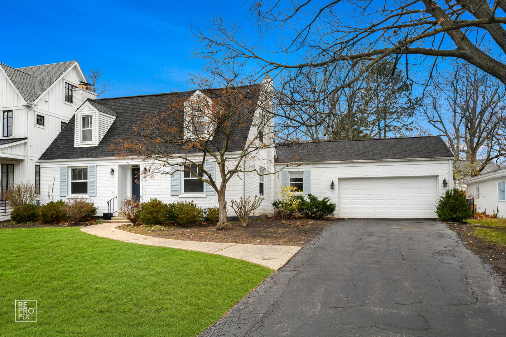 238 Grant Avenue, Clarendon Hills, IL 60514