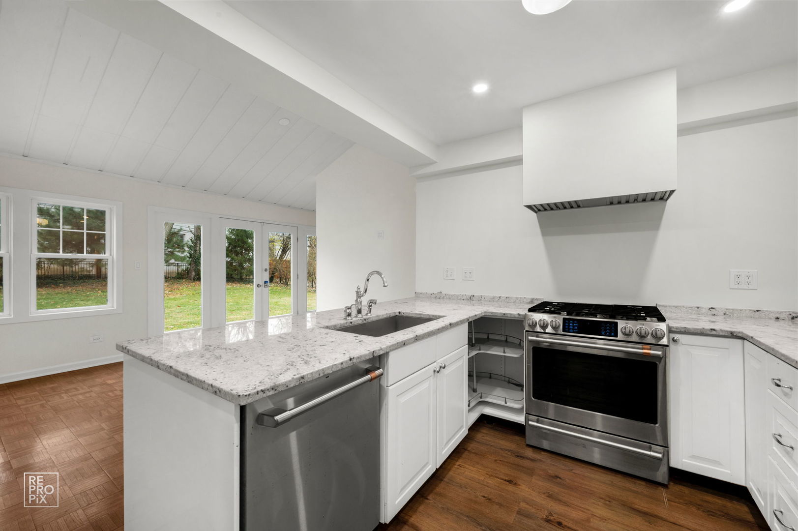 238 Grant Avenue, Clarendon Hills, IL 60514